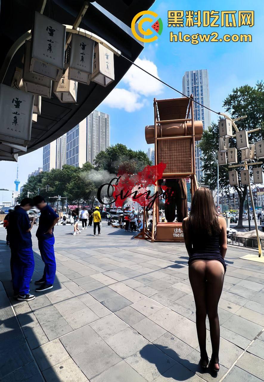 东北大神原创调教骚母狗!清纯舞蹈生反差婊一字马滴蜡撒尿,黑丝白虎嫩逼被后入爆操,插进去根本不想拔出来!-5