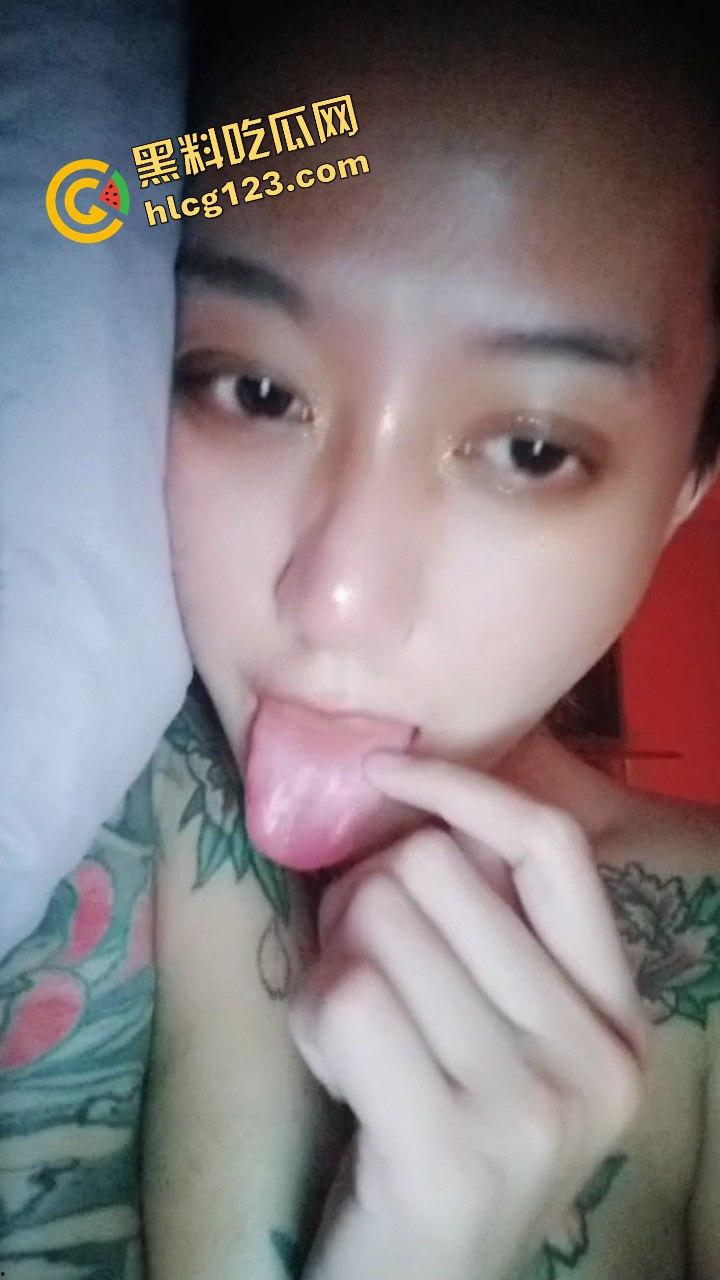 台湾花臂纹身妹『夏思思』反差淫骚爆发!高挑火爆身材巨乳满屏,调教自摸视频外泄!-4