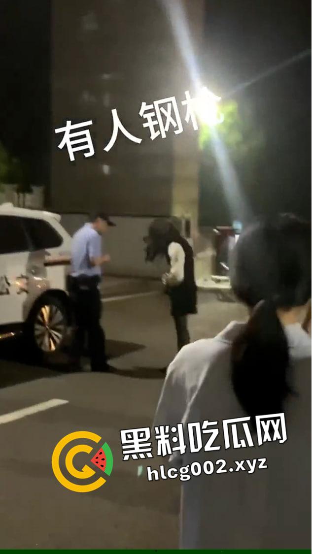 湖南长沙职业技术学院 男扮女装进女生宿舍猥亵 被抓到当众处刑 这就是大屌萌妹吗-5