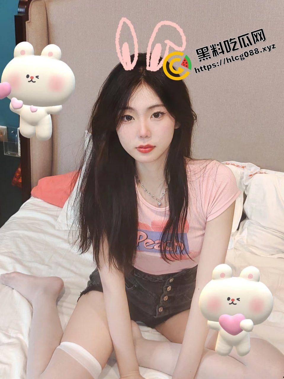 主人各种调教理工学院女学生,线上网调聊骚认错跪地磕头认罪,线下像狗一样牵着SM爬行!-2