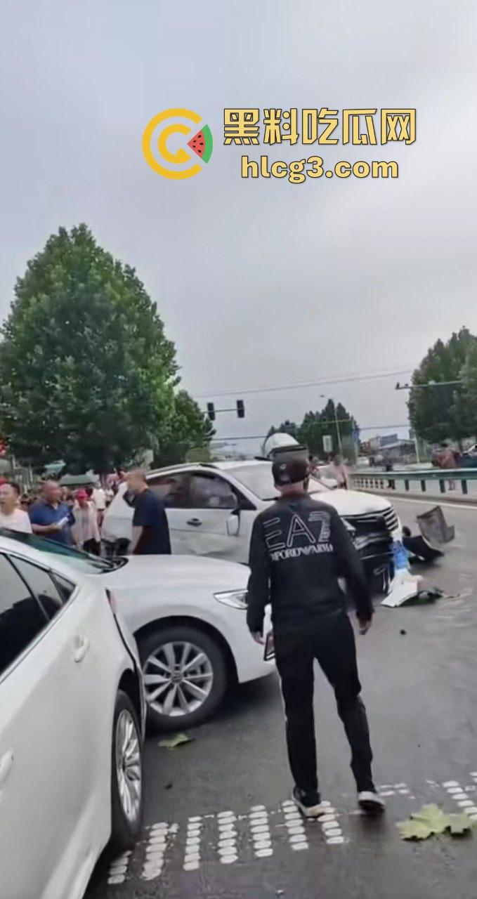 大连普兰店 大货车制动系统失控 刹车失灵 连撞数车 致一名女大学生死亡 对象发文感慨 3人受伤!-11