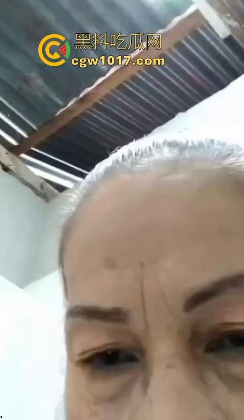 喜欢熟女的朋友有福啦,黑料精品素材!,高颜值熟女诱惑自拍,祛风老baby露脸自慰,看完不秒射你来找我!-1