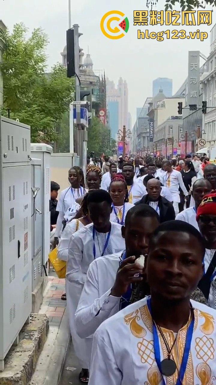 天津变黑人街？满大街全是黑哥们，非洲旅游团来考察，想当下一个广州？-8