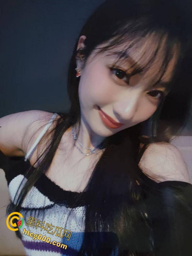 南昌性感人妻【周若曦】,与数十人聊骚发自慰小视频,无套内射黑丝小骚逼,私生活无比淫乱!-1