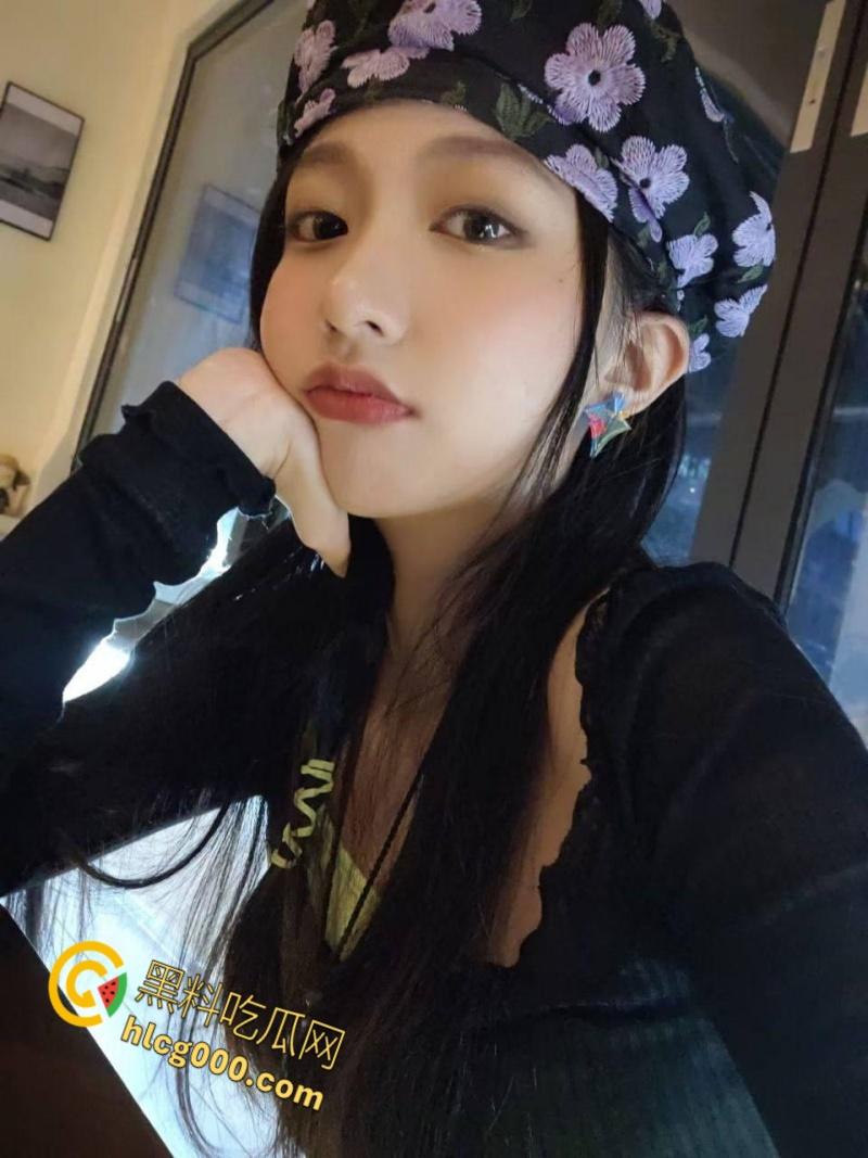 南昌性感人妻【周若曦】,与数十人聊骚发自慰小视频,无套内射黑丝小骚逼,私生活无比淫乱!-2