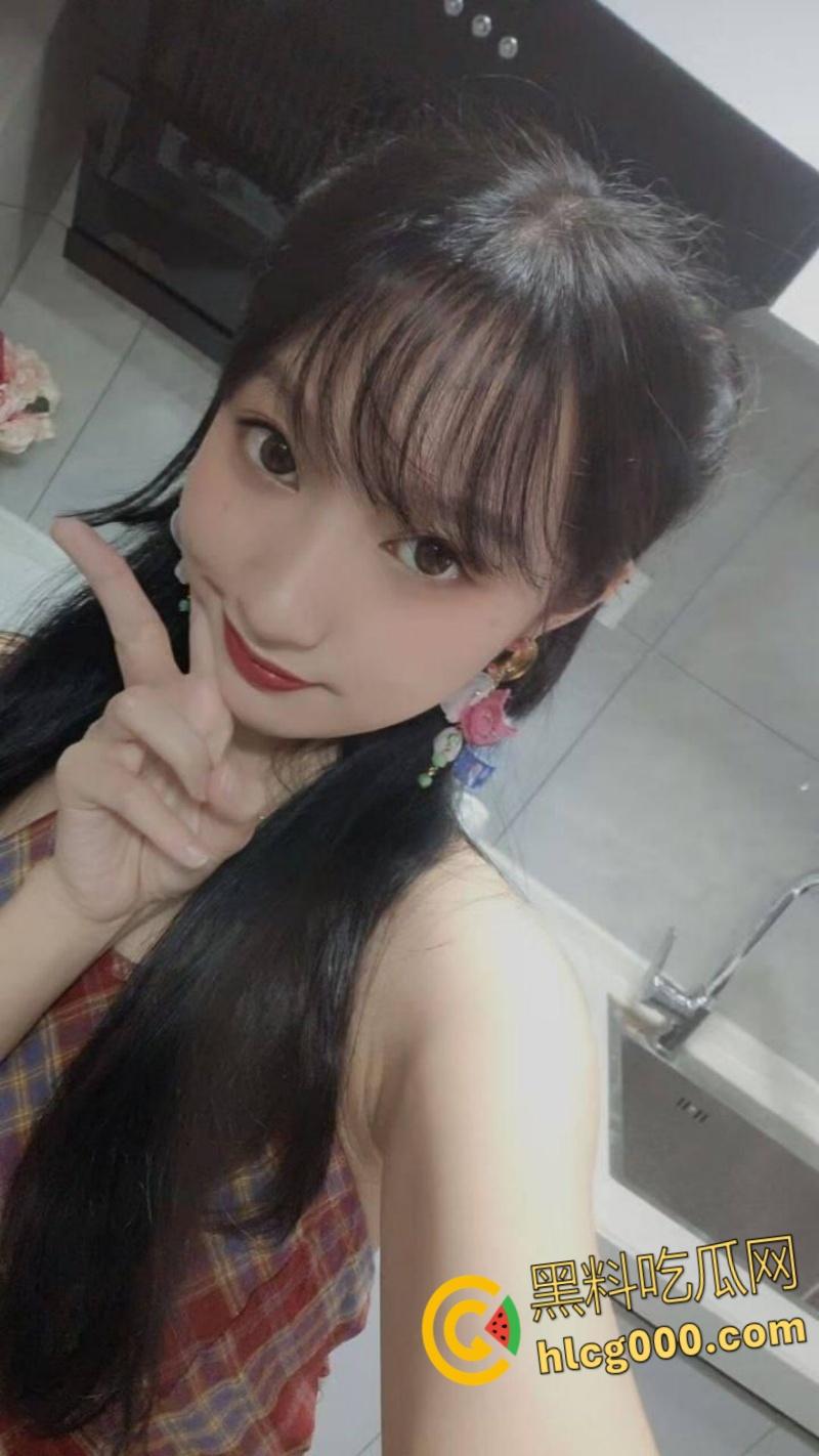 南昌性感人妻【周若曦】,与数十人聊骚发自慰小视频,无套内射黑丝小骚逼,私生活无比淫乱!-3