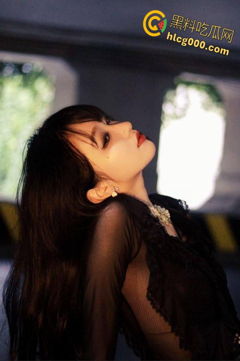 南昌性感人妻【周若曦】,与数十人聊骚发自慰小视频,无套内射黑丝小骚逼,私生活无比淫乱!-4