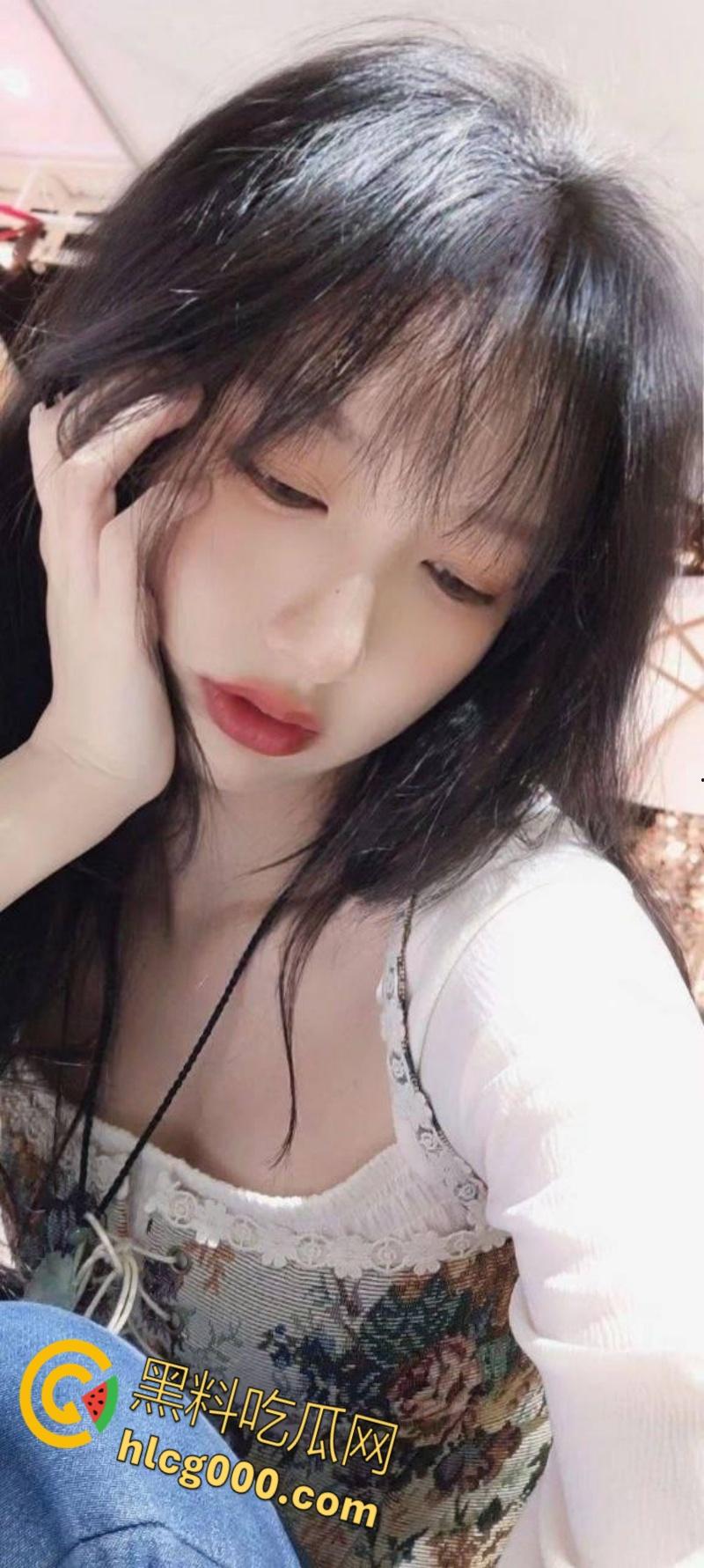 南昌性感人妻【周若曦】,与数十人聊骚发自慰小视频,无套内射黑丝小骚逼,私生活无比淫乱!-5