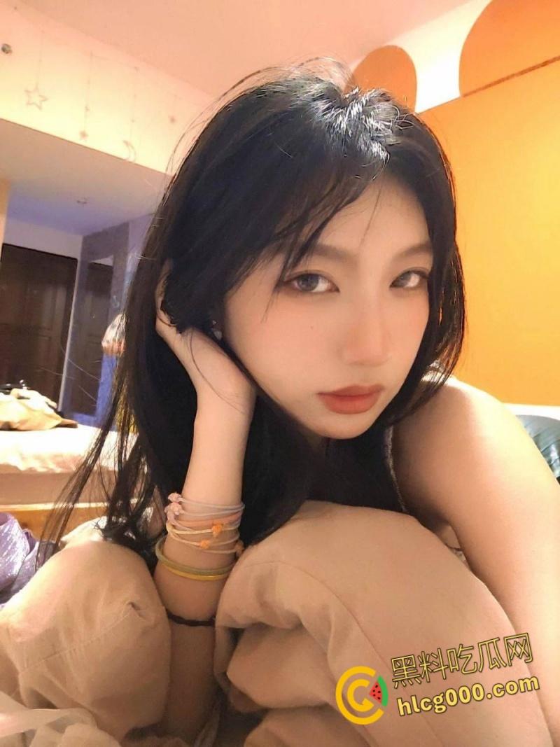 南昌性感人妻【周若曦】,与数十人聊骚发自慰小视频,无套内射黑丝小骚逼,私生活无比淫乱!-6