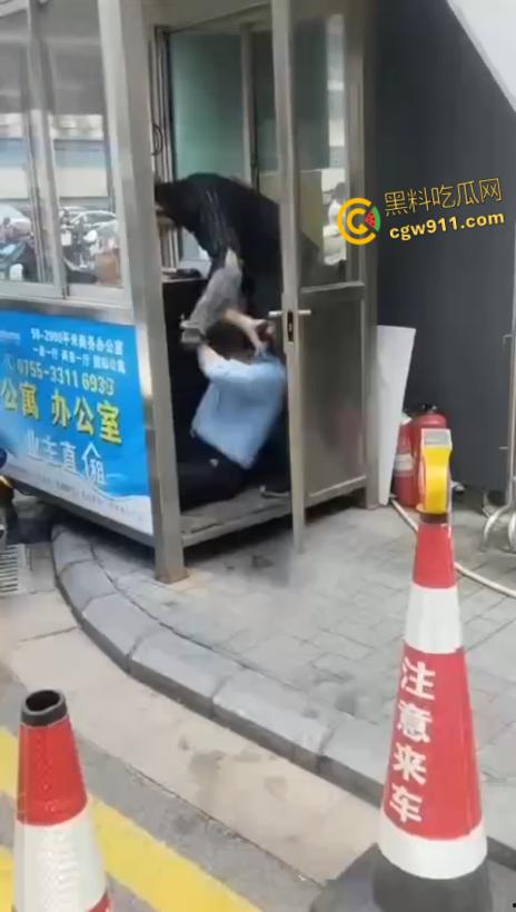 因电动车停放外卖员与保安发生口角,保安情绪失控,将外卖员王某拉扯倒地,未达轻微伤被行政拘留15日!-7