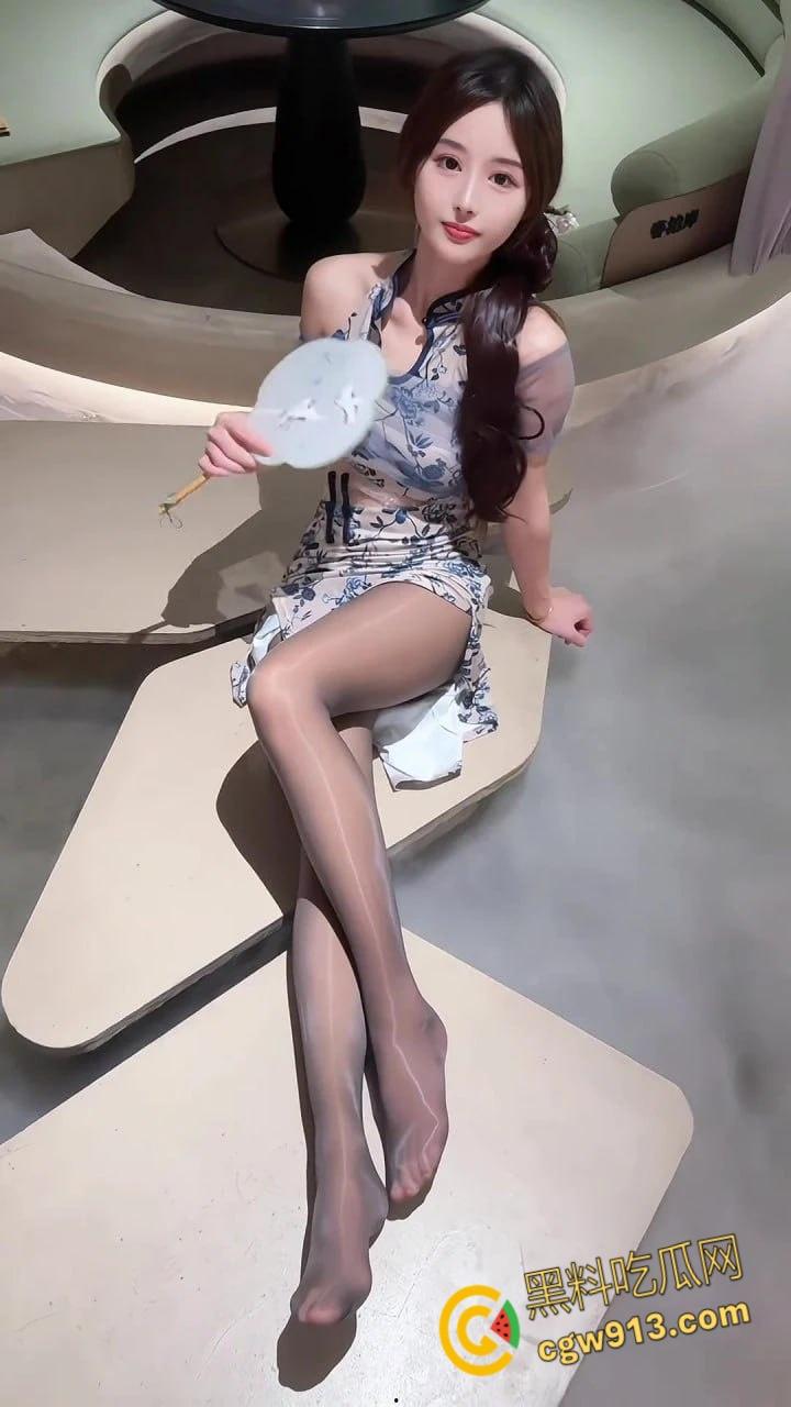 抖音性感网红【林萌】,甜美外表下竟是性瘾狂魔,连牙刷都拿来自慰,被男友按在镜子前后入!-3