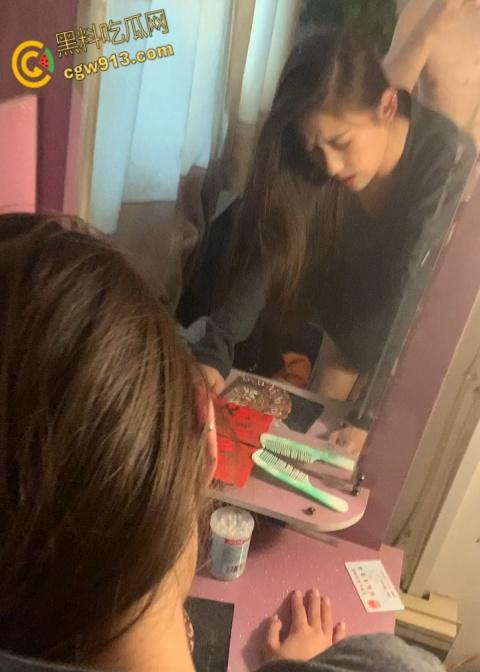 抖音性感网红【林萌】,甜美外表下竟是性瘾狂魔,连牙刷都拿来自慰,被男友按在镜子前后入!-7