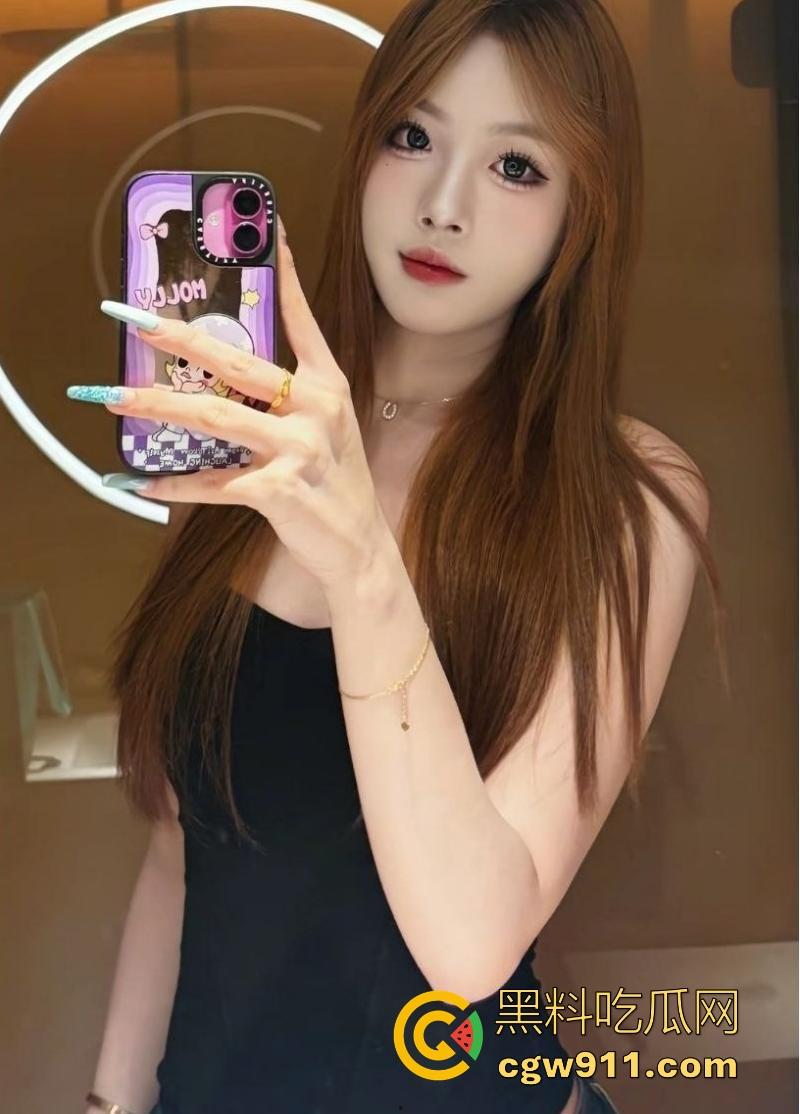 广西大学极品骚母狗【李奕磬】被男友调教曝光,肥美嫩鲍淫水泛滥,酒店爆操浪叫连连,骚逼女大!-1