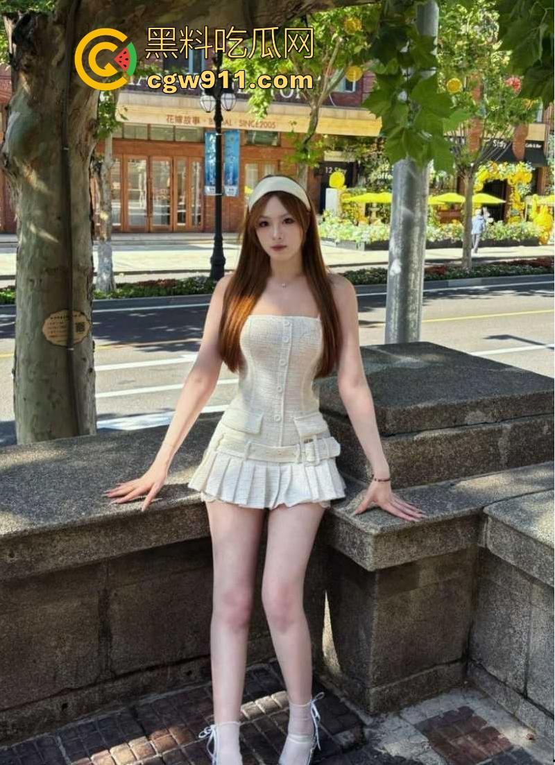 广西大学极品骚母狗【李奕磬】被男友调教曝光,肥美嫩鲍淫水泛滥,酒店爆操浪叫连连,骚逼女大!-2