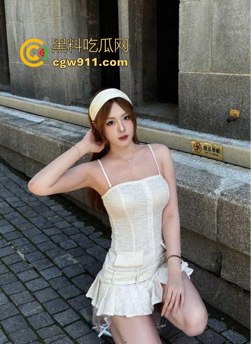 广西大学极品骚母狗【李奕磬】被男友调教曝光,肥美嫩鲍淫水泛滥,酒店爆操浪叫连连,骚逼女大!-4