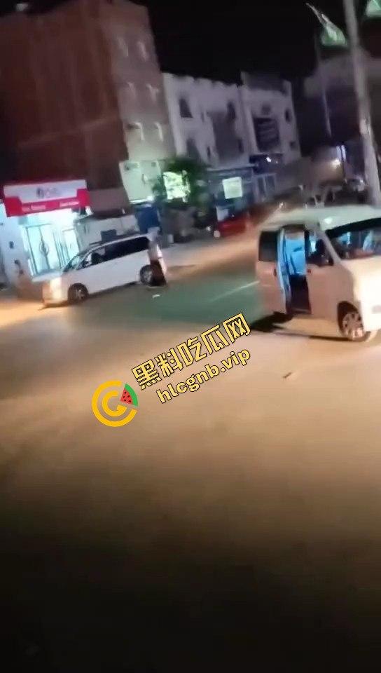 摩苏儿激烈枪战再现，伊拉克苏莱曼尼亚爆炸画面疑似汽油站爆炸！-9