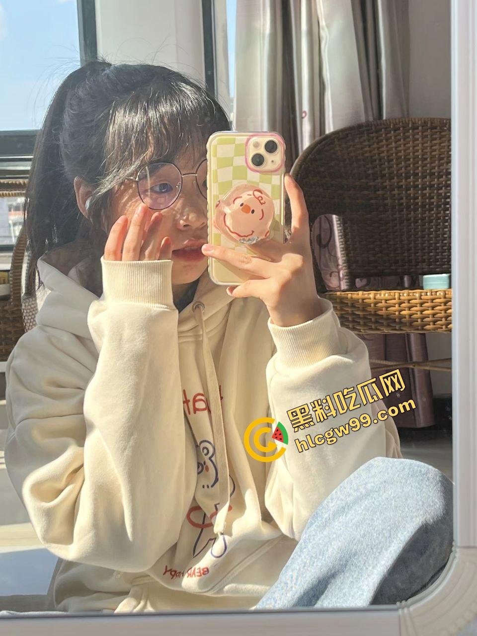 南宁第四职业反差职高妹【刘静】与精神小伙酒店刺激做爱,排队等操加油助力!独家曝光流出!-1