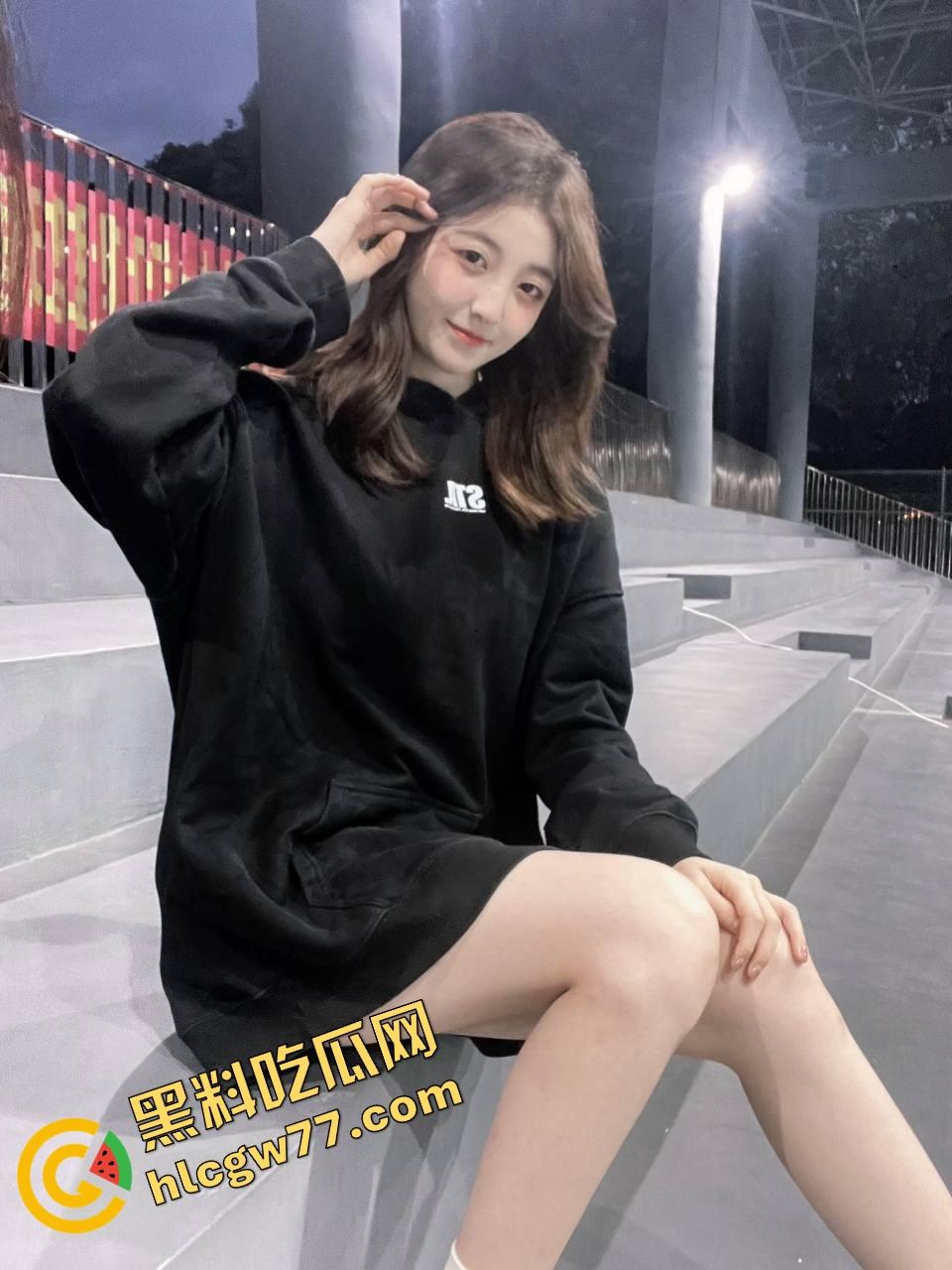 海角乱伦大神周末电竞酒店迷陷亲妹石榴裙,强吻抠抠坑偷偷拔套狂射粉逼,菊花被粗棒捅烂浪叫如狗!-1