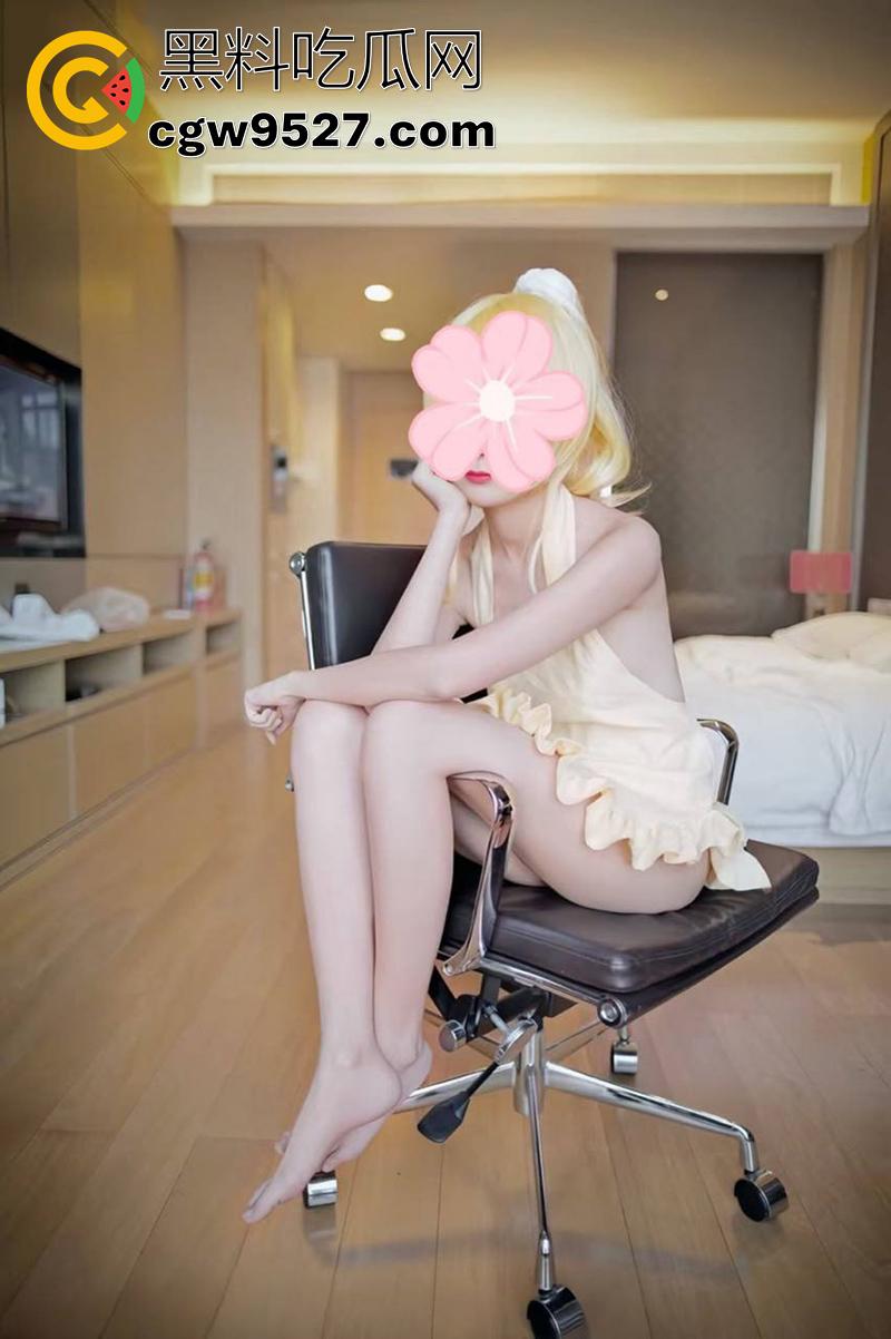 超性感百变萝莉少女,肌肤白嫩身材纤细修长,可御姐可萝莉极度反差,自拍裸露视频勾引大哥!-3