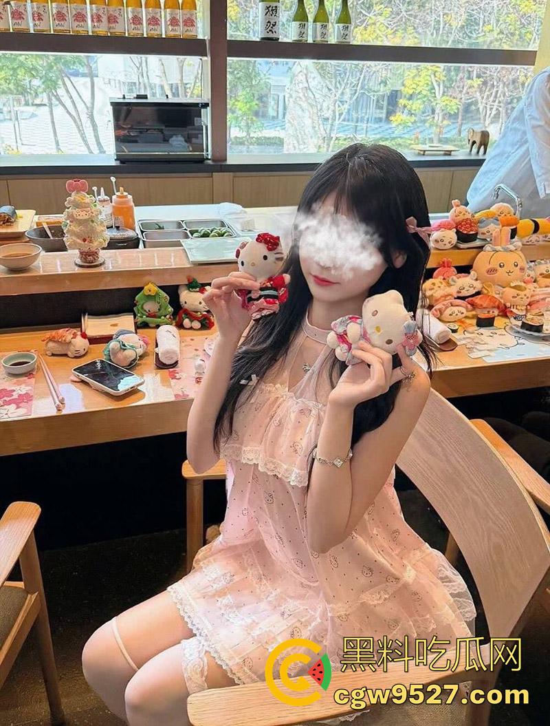 超性感百变萝莉少女,肌肤白嫩身材纤细修长,可御姐可萝莉极度反差,自拍裸露视频勾引大哥!-5