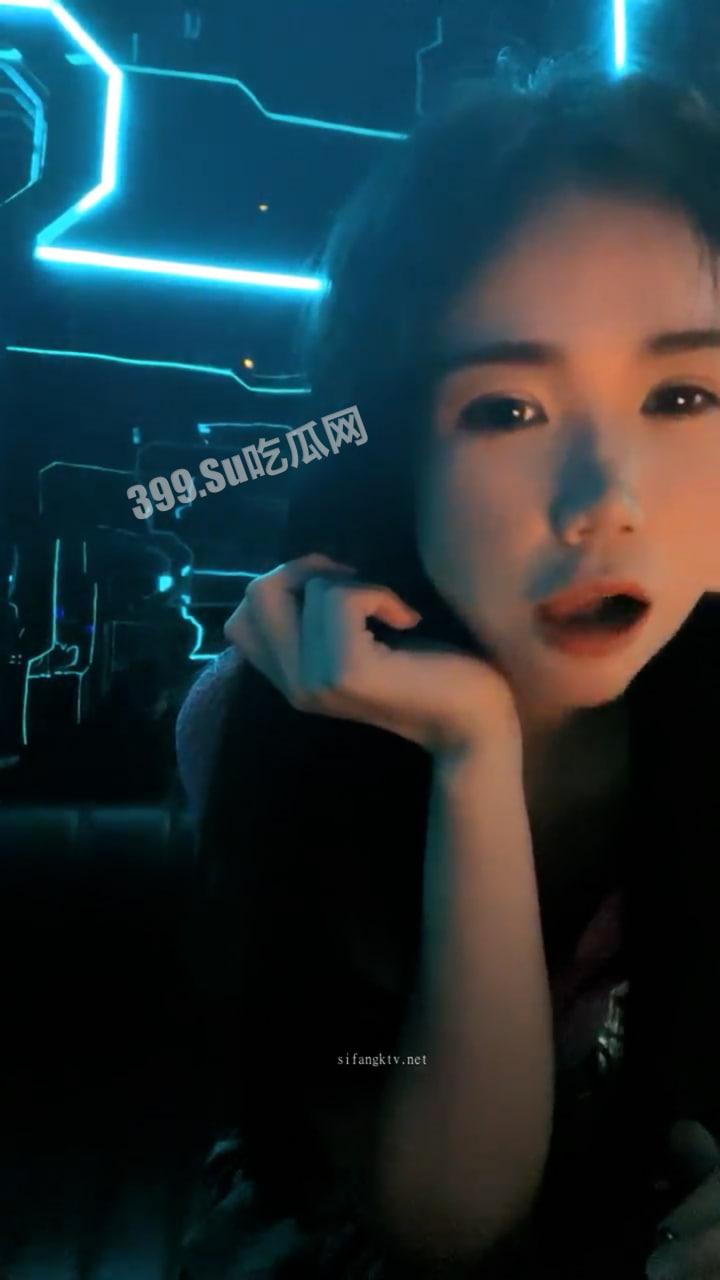 激情一夜 户外真实！安徽黄播女神肤白貌美 偷偷在 KTV 卫生间发骚自慰直播-5