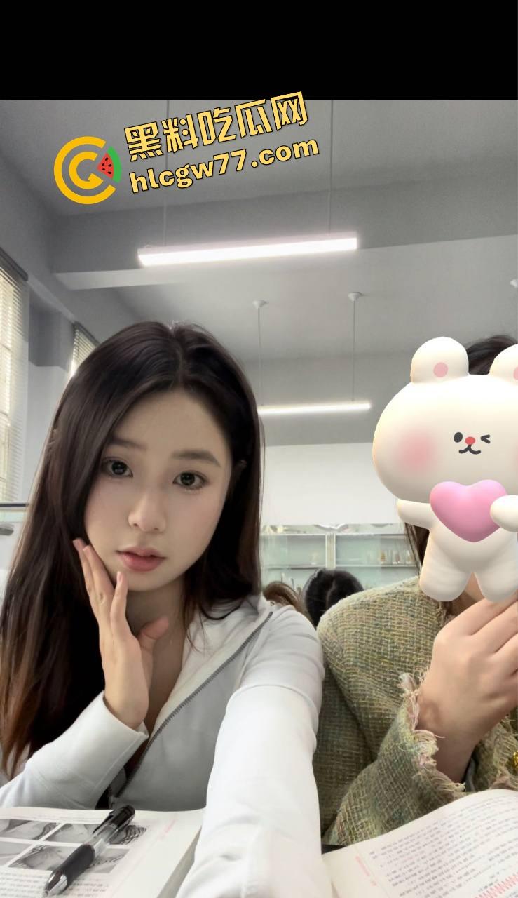 渭南帅哥深夜上门给美女打针,我以为是玩塞药play,结果他真拿针管戳了人家屁股!-3