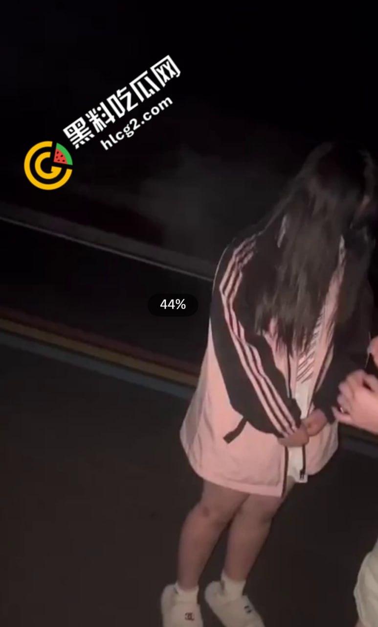 扇脸脚踹 薅头发 被逼吃燃烧的烟头!河南新县女孩遭霸凌事件5分钟原视频 全网疯传!-2