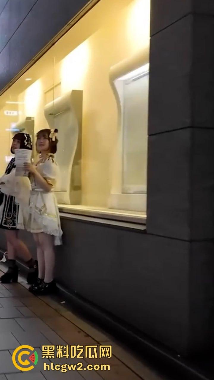 宅男天堂!实拍日本街头让人眼花缭乱的精致站街少女 多少钱可以带回家?-6