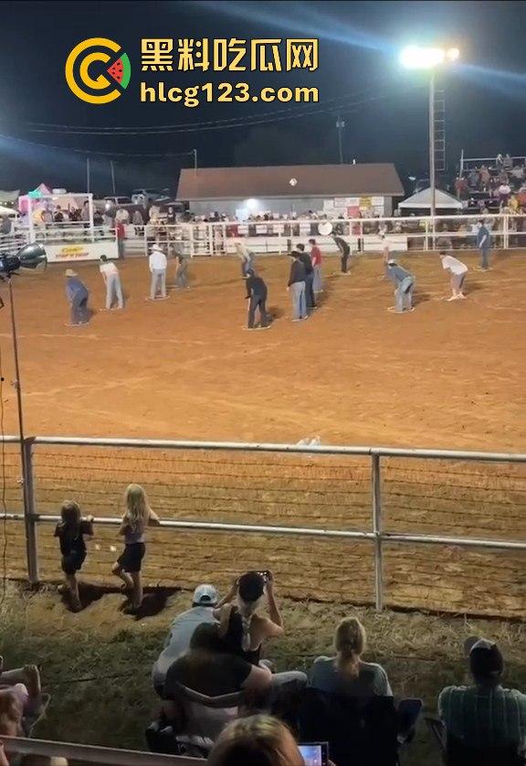 勇敢者的游戏:留在圈里拿10万美元?被牛撞一下骨折赚70万,这笔买卖真划算!-7