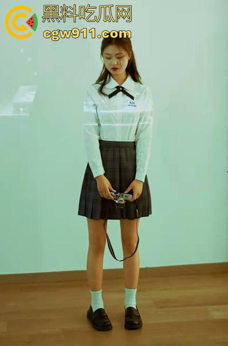 连云港师范学院173cm女神【伍思彤】,逆天长腿翘臀尤物,超爱吃鸡巴,但仅限于大屌,这翘臀真没谁了!-1