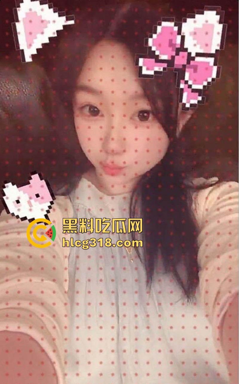 约炮抖音清纯少女【草莓真好吃】修长美腿纤细诱人,性感翘臀在线后入,草莓确实好吃!-5