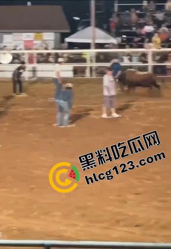 勇敢者的游戏:留在圈里拿10万美元?被牛撞一下骨折赚70万,这笔买卖真划算!-11