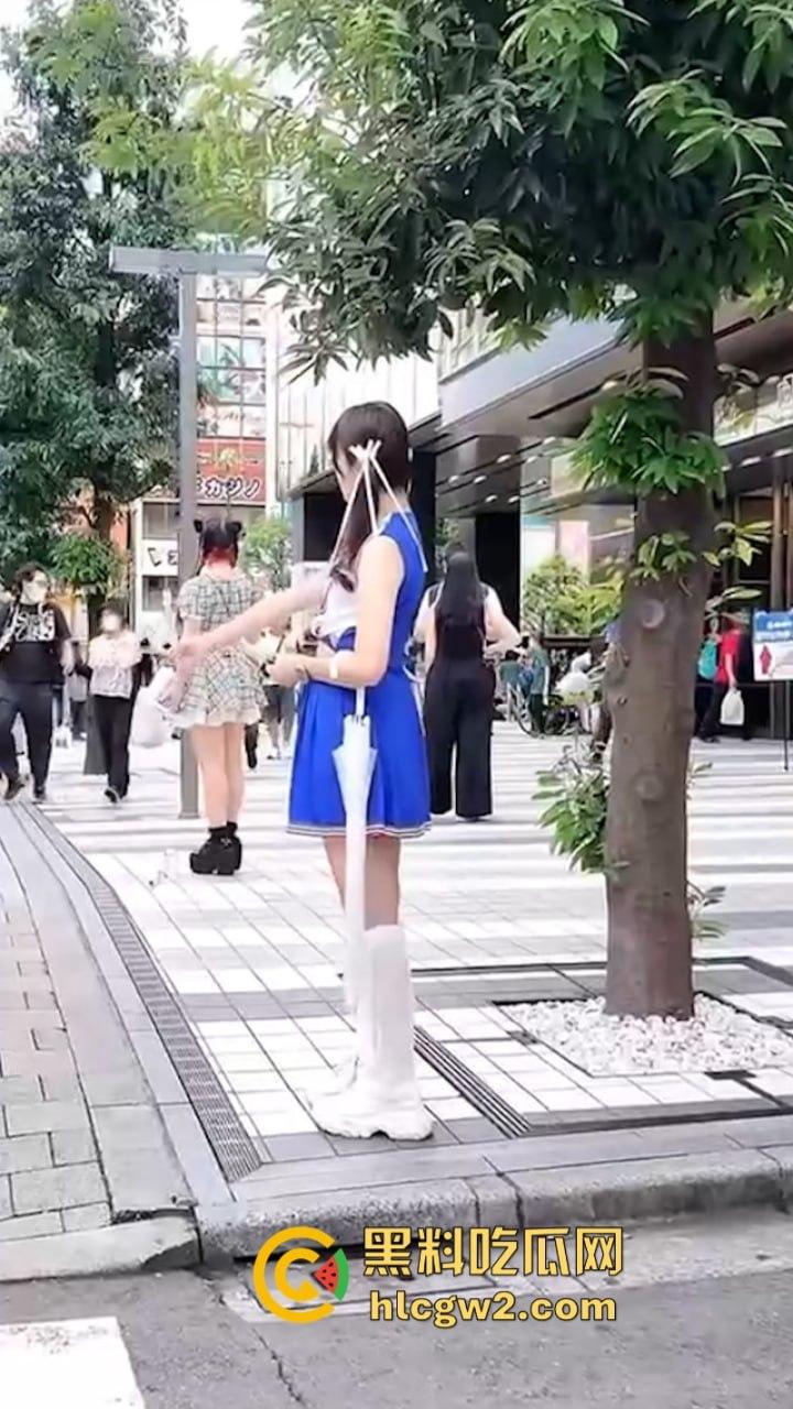 宅男天堂!实拍日本街头让人眼花缭乱的精致站街少女 多少钱可以带回家?-13