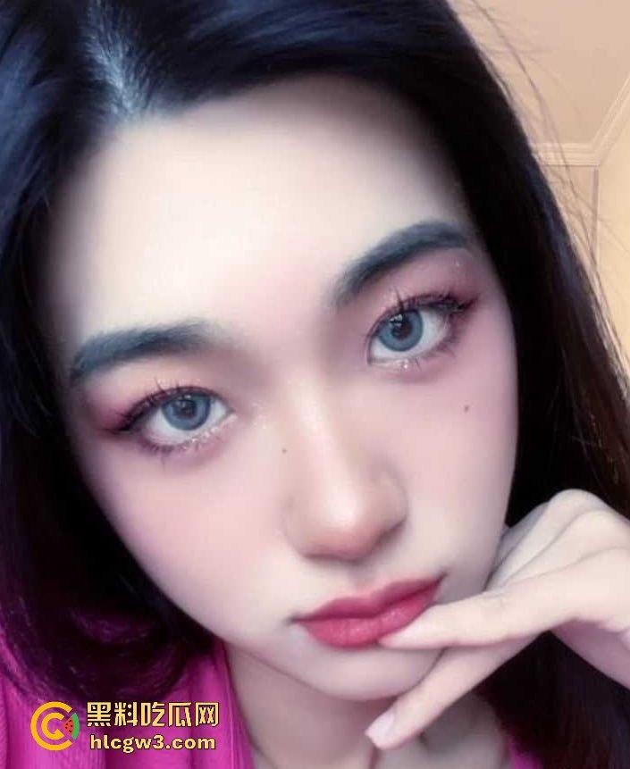 安徽灵璧凤山中学美术老师【李雯】不雅视频流出 被金主调教成小母狗,跪地舔屌的好老师!-2