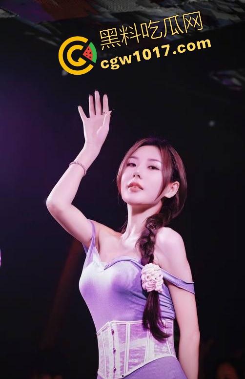 广州夜店女DJ真空打碟!不穿内裤上阵,边打碟边流淫水,收场时还随机挑选忠实听众酒店啪啪,难怪这么酒吧求着她去!-8