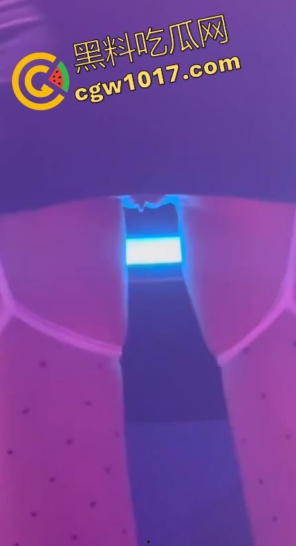 广州夜店女DJ真空打碟!不穿内裤上阵,边打碟边流淫水,收场时还随机挑选忠实听众酒店啪啪,难怪这么酒吧求着她去!-9