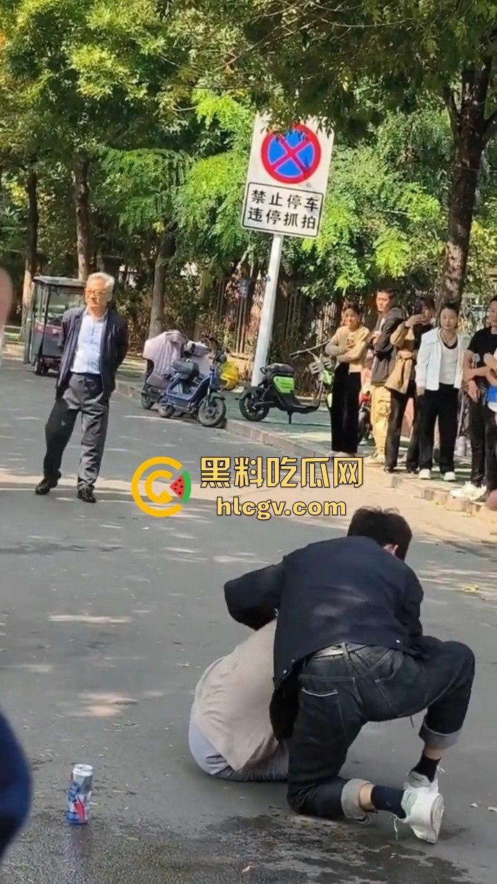 山东男子醉酒殴打女友还拿啤酒洗头!见义勇为小伙出手相救,醉鬼竟拿刀要捅人!-5