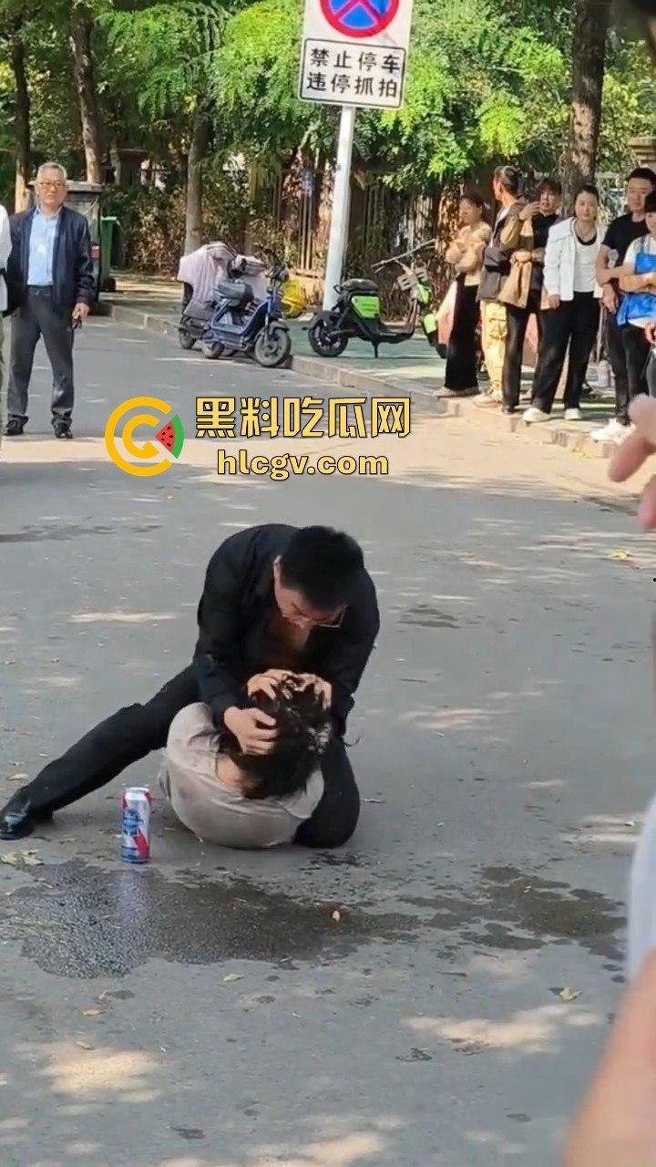 山东男子醉酒殴打女友还拿啤酒洗头!见义勇为小伙出手相救,醉鬼竟拿刀要捅人!-10