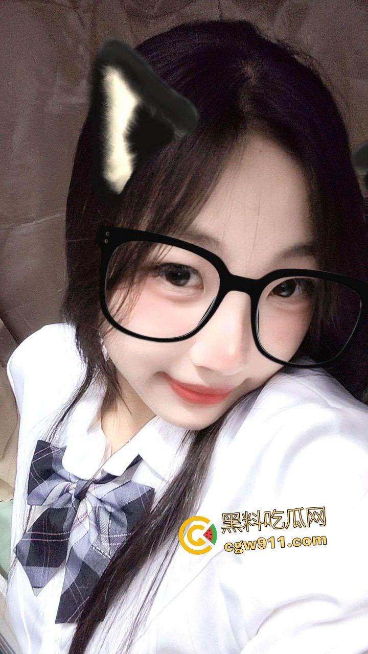 闽南师范大学24级母狗【陈金圣】,在家洗澡自录喷水,骑乘巨屌,酒店捆绑深喉,嫩穴被操到红肿!-1