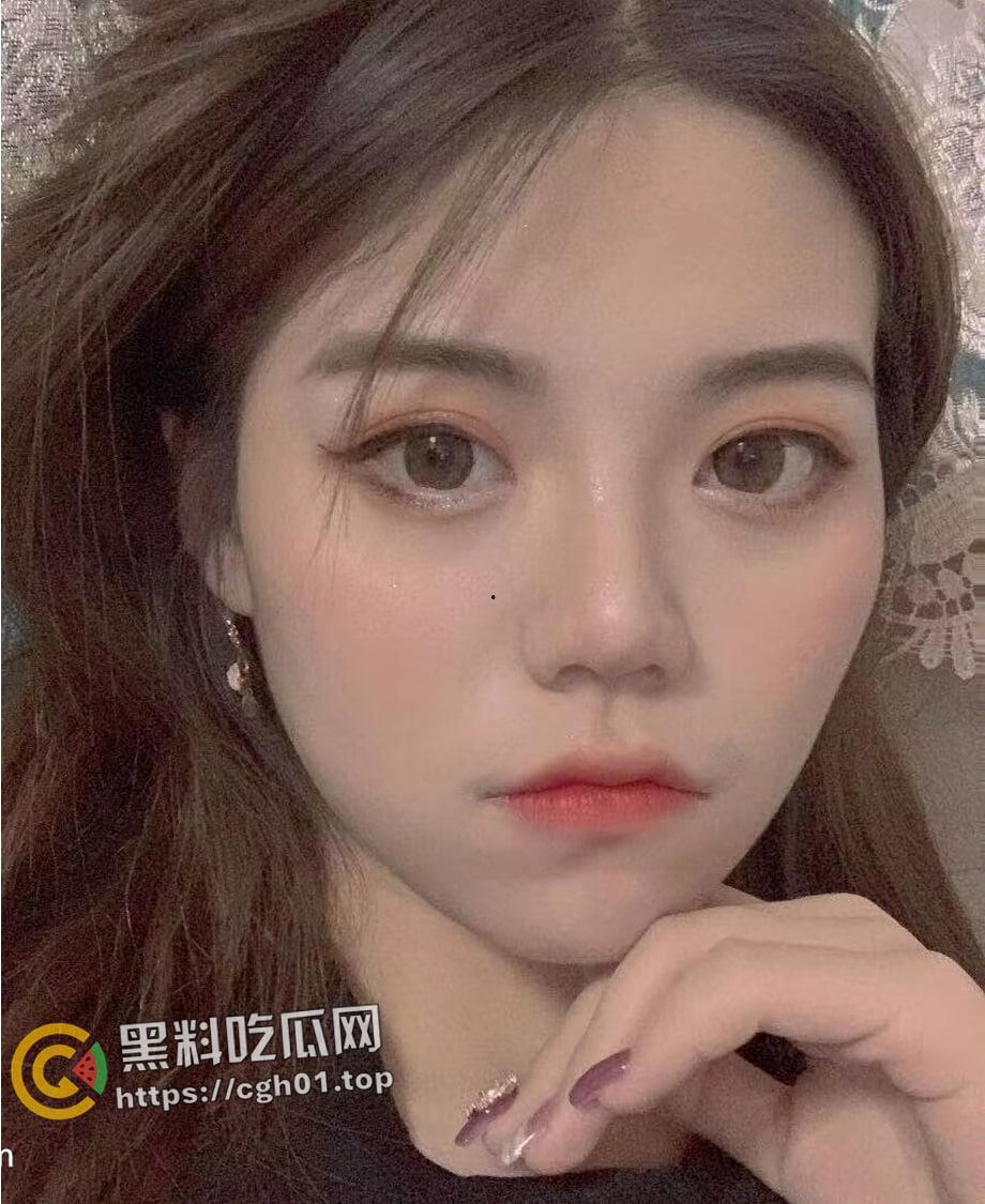 珠海jk反差婊 床上叫声淫荡堪比女优 后入拍屁股又疼又爽 浪叫到隔壁都能听见-1