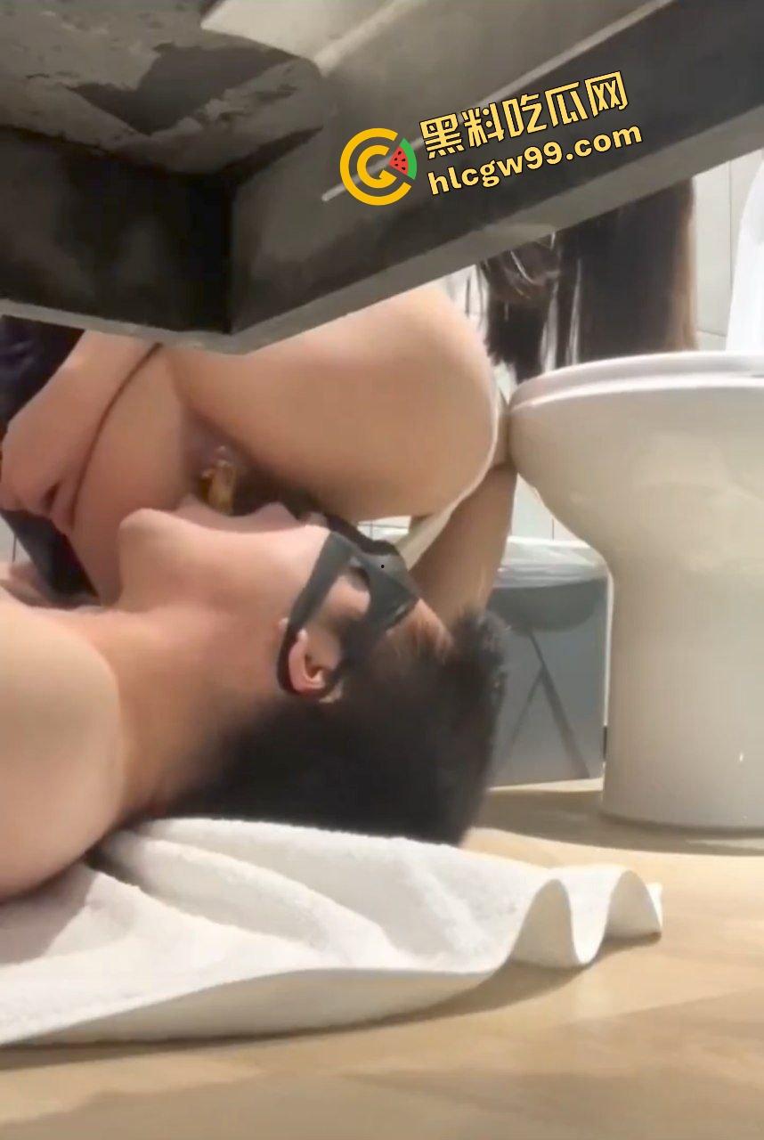 成都男gay转职当白丝小仙女公狗,商场公共厕所蒙眼伺候,不停舔脚仙女肛门拉屎吃屎!独家曝光流出!-7