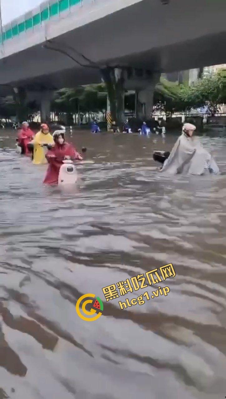 广州 番禺与东莞  超大暴雨 水灾降临！车辆被淹没 致多人触电身亡！-4