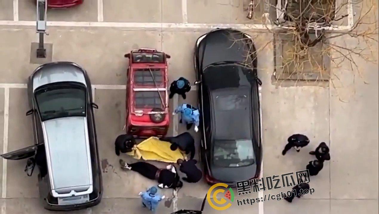 全网封锁消息!山东临沂大学停车场惊现本校学生尸体 自杀还是被掏器官?现场视频流出-3