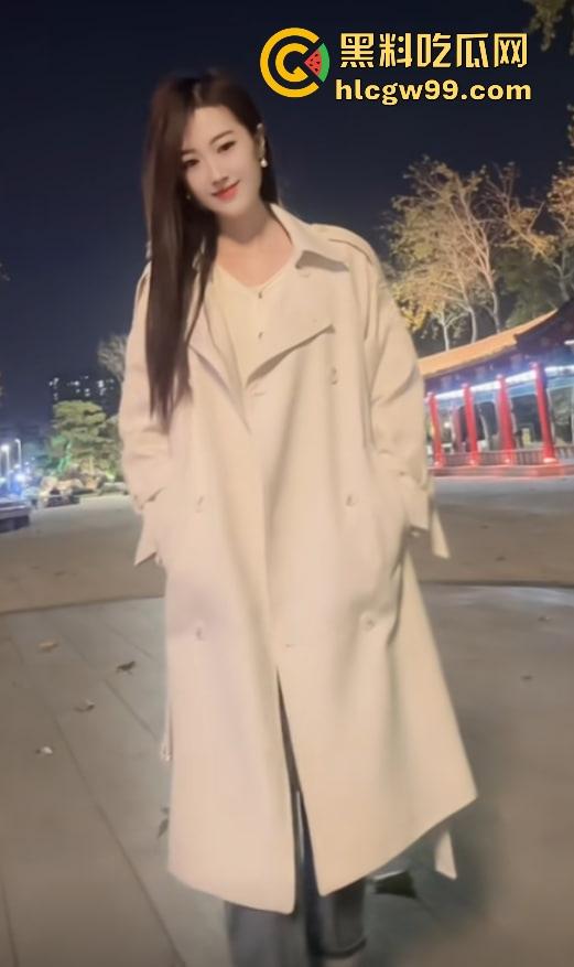 抖音主播『 小龙女』流量密码解锁,跳蛋一塞,骚逼水库瞬间泄洪,喷得满地湿哒哒,地表最强喷泉!-7