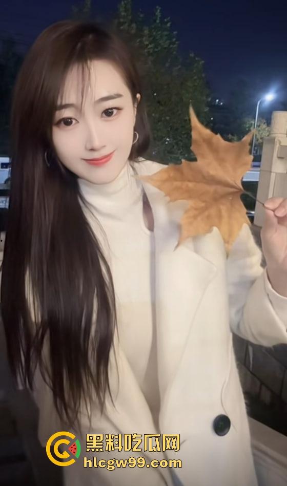 抖音主播『 小龙女』流量密码解锁,跳蛋一塞,骚逼水库瞬间泄洪,喷得满地湿哒哒,地表最强喷泉!-8