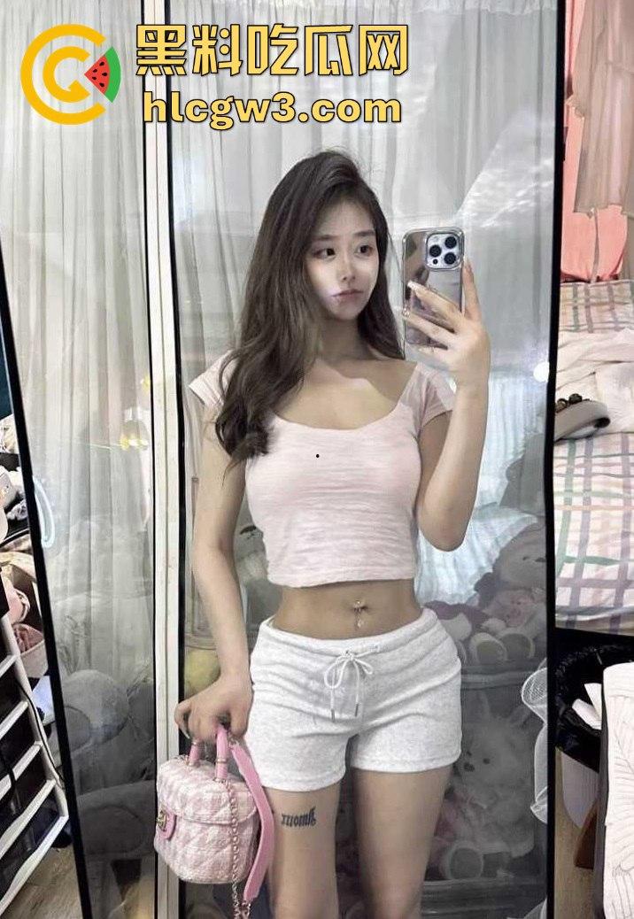 温州师范拜金荡妇【金依然】做外围 卖逼攒钱买名牌，揽客视频骚得不行，母狗姿势尽显吃相难看得要死！-3