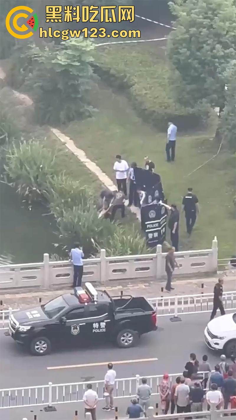 扬州振兴花园二期河道，发现一具21岁女尸，全身赤裸疑似是被害，打捞画面流出，胆小者勿入！-8
