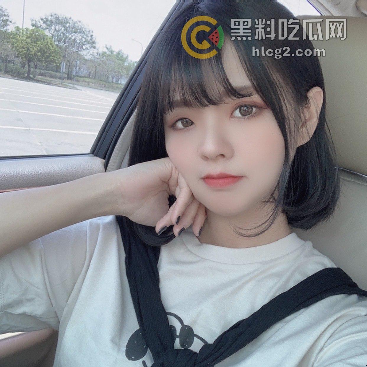 D乳也不敌E乳！我的巨乳学姐自拍曝光，手机相册竟是性感无比的骚照！-3