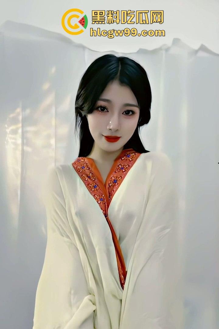 四川传媒大学小仙女【杨晓琳】化身青楼女子露点古风骚舞勾引大哥，舞蹈生再就业真他妈会玩！-8