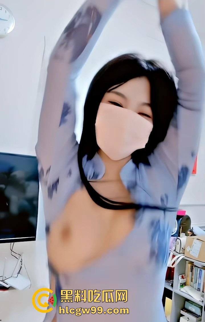 四川传媒大学小仙女【杨晓琳】化身青楼女子露点古风骚舞勾引大哥，舞蹈生再就业真他妈会玩！-18